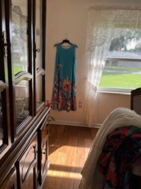 NEVER WORN TURQUISE SLEEVELESS LONG DRESS COVERED WITH COLORFUL BLOOMS LEAVES L